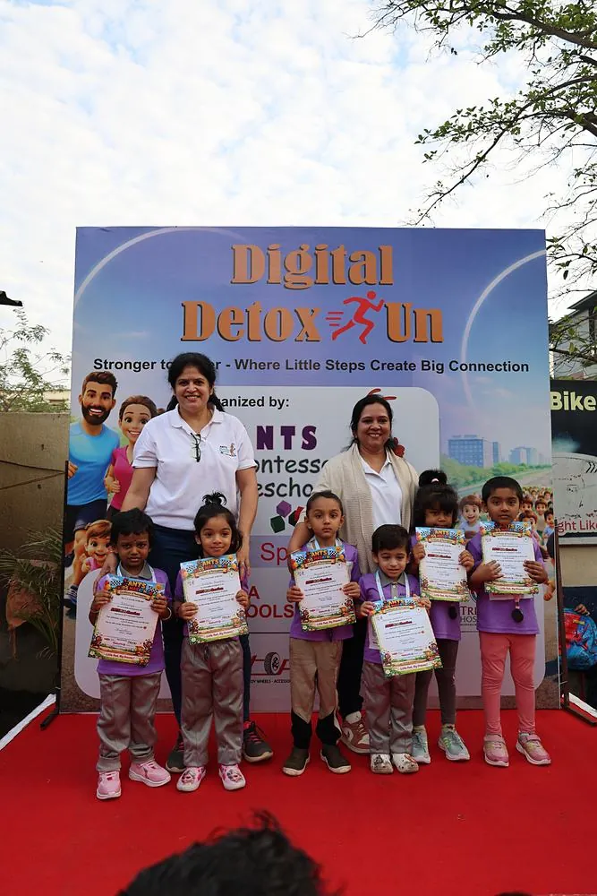 Digital Detox Run finishers with their certificates