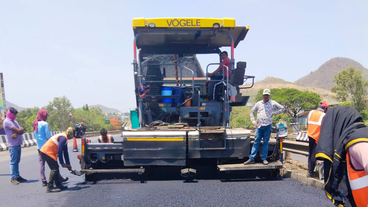 Asphalt Pavers